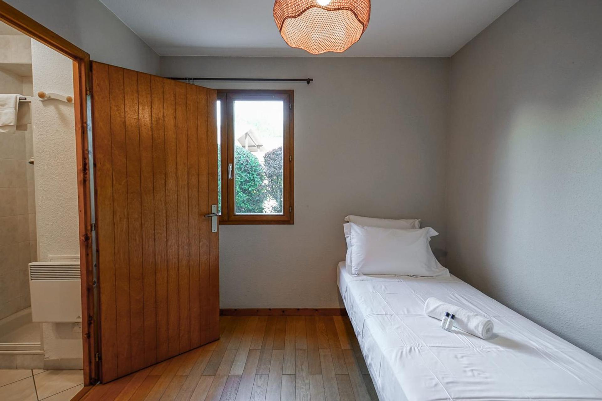 The Maryalice charming little house next to the beach!