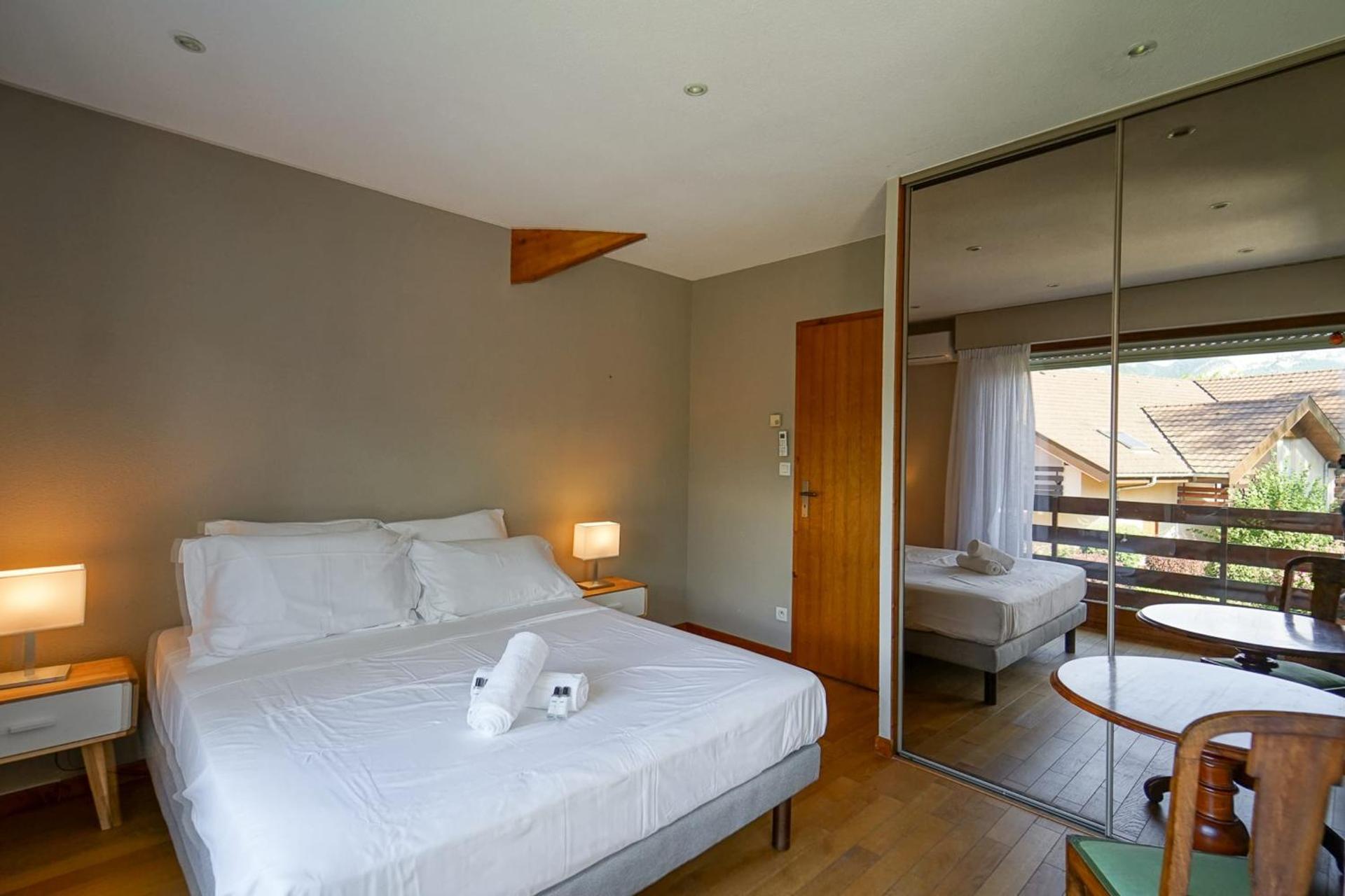 The Maryalice charming little house next to the beach!