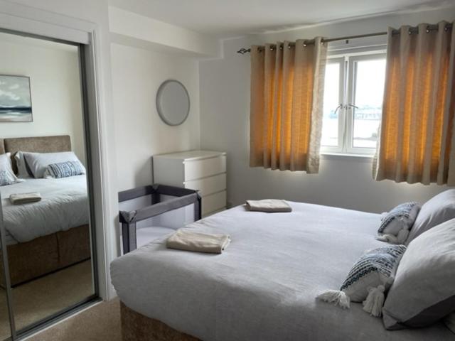 Lux Waterfront 2 bed Apt, V&A 10min walk, St Andrew's Golf 25min drive