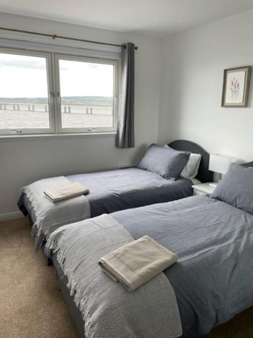 Lux Waterfront 2 bed Apt, V&A 10min walk, St Andrew's Golf 25min drive