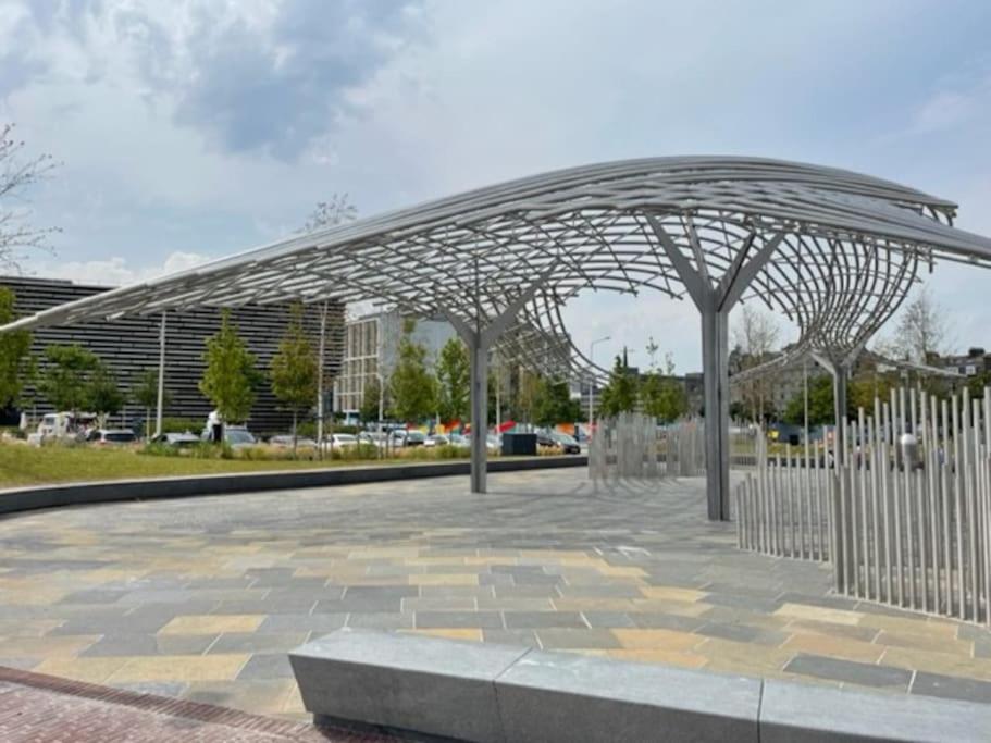 Lux Waterfront 2 bed Apt, V&A 10min walk, St Andrew's Golf 25min drive