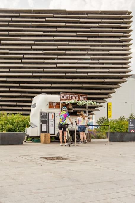 Lux Waterfront 2 bed Apt, V&A 10min walk, St Andrew's Golf 25min drive