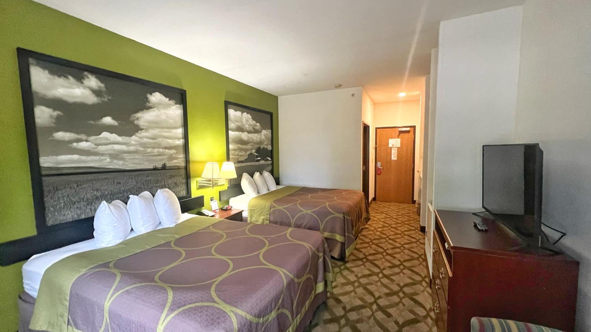 Super 8 by Wyndham De Soto