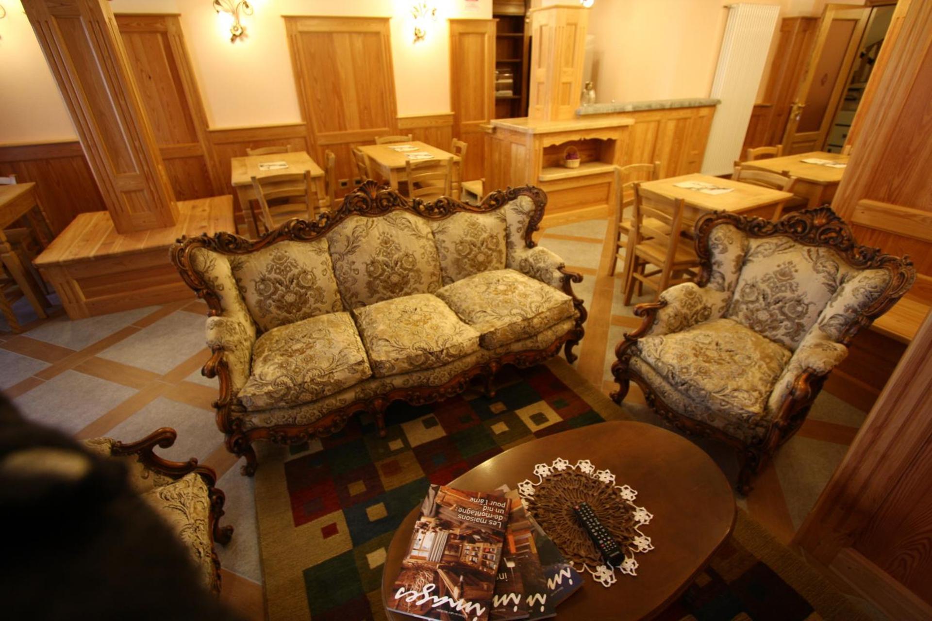 Communal lounge/ TV room