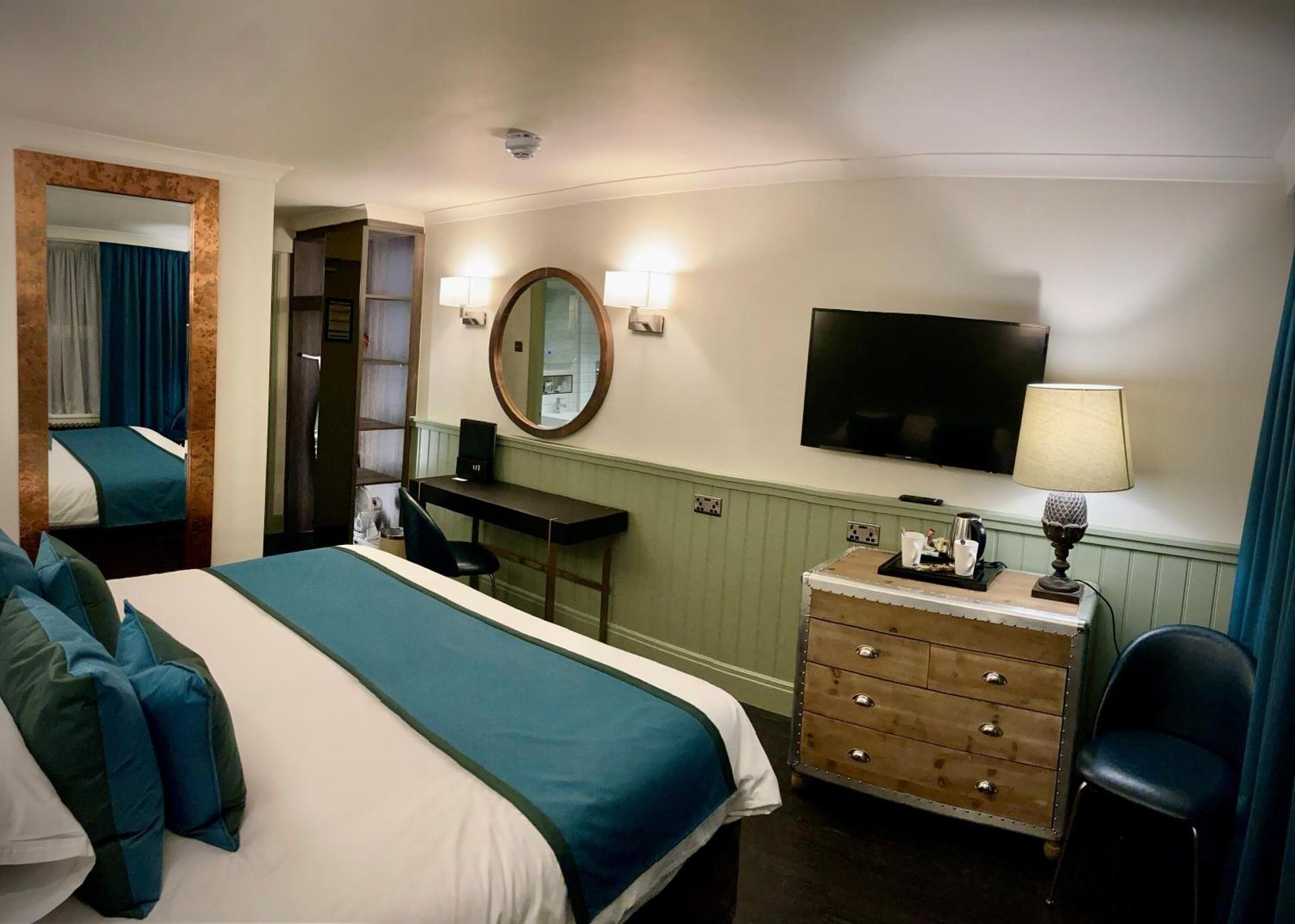 Deluxe Double or Twin Room