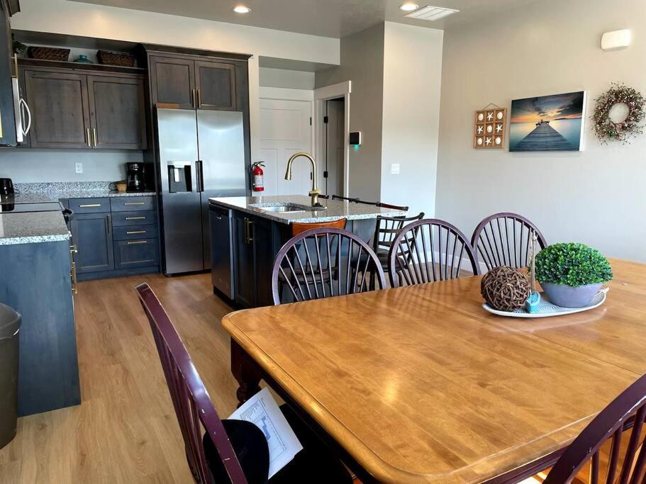 Lovely Condo! W/ free recreational vehicle parking