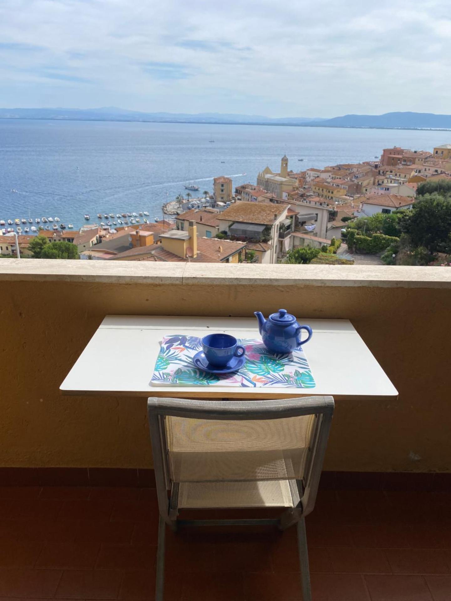 BILOCALE VISTA MARE CON POSTO AUTO