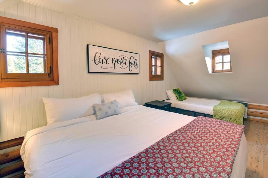 Family Friendly Private Log Home 6 Person Remote Work Breathtaking Mountain Views Versant Nord