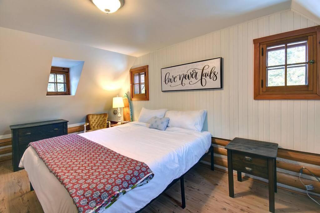 Family Friendly Private Log Home 6 Person Remote Work Breathtaking Mountain Views Versant Nord