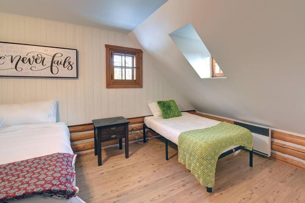 Family Friendly Private Log Home 6 Person Remote Work Breathtaking Mountain Views Versant Nord