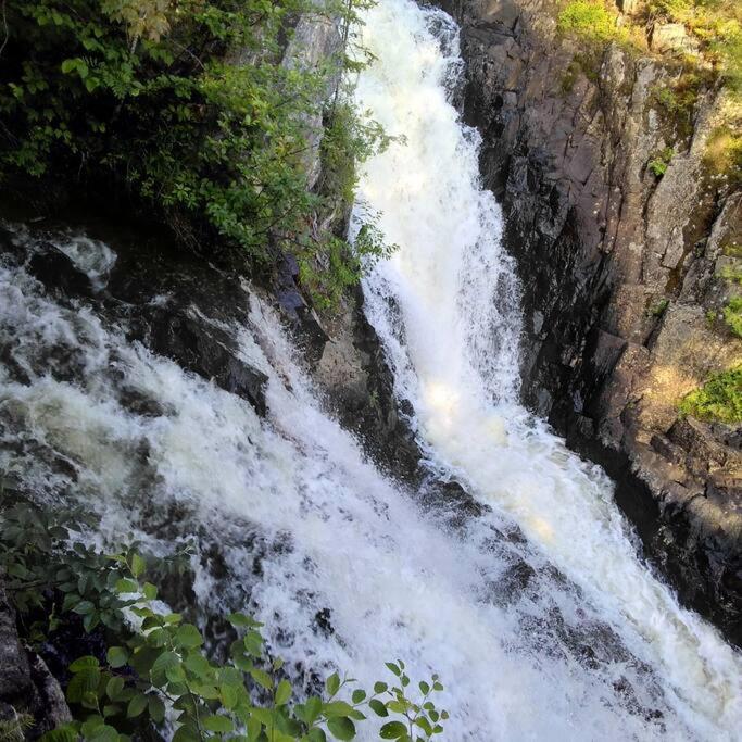 Family Friendly Private Log Home 6 Person Remote Work Breathtaking Mountain Views Versant Nord