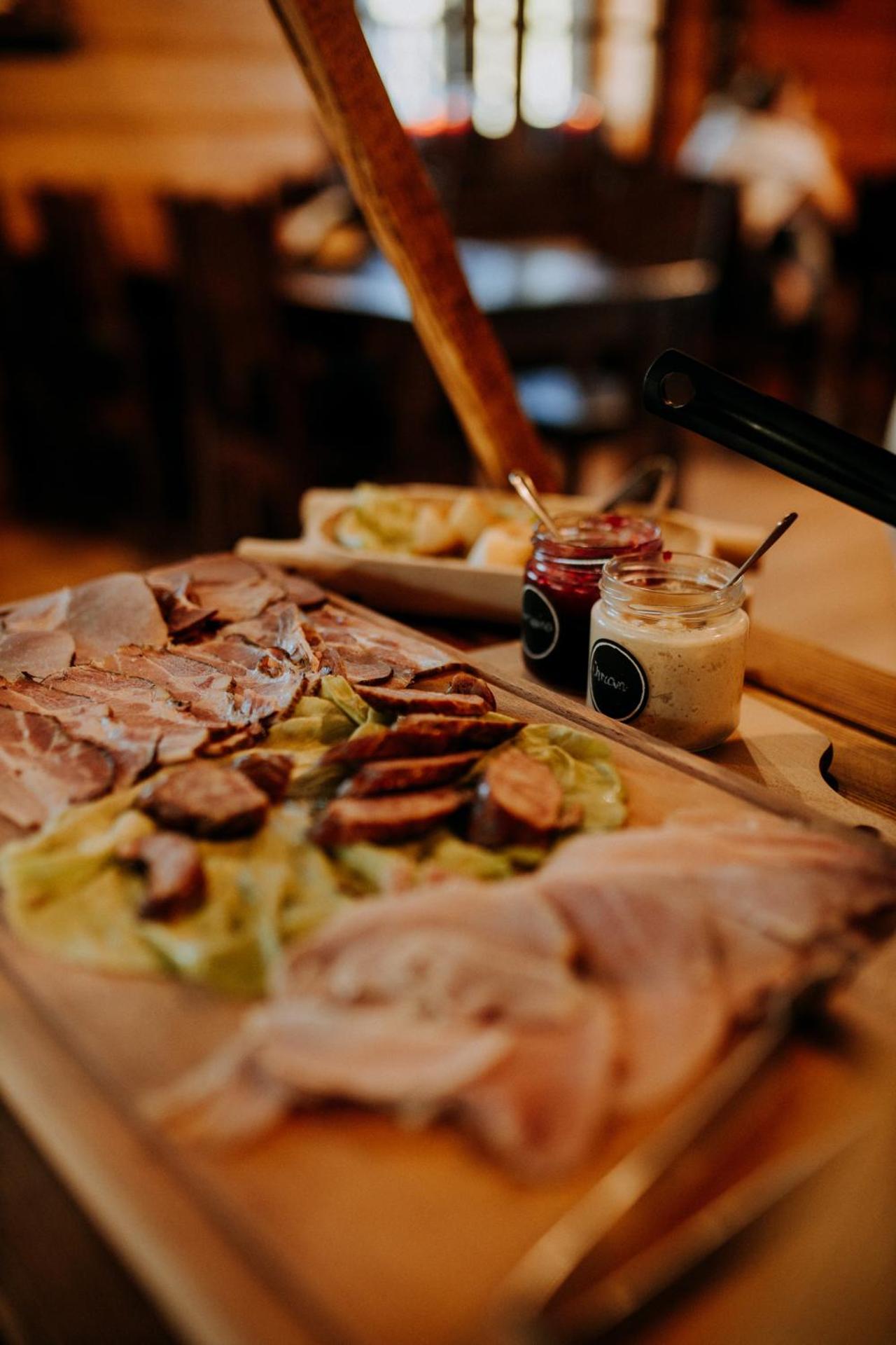 Restaurant/places to eat