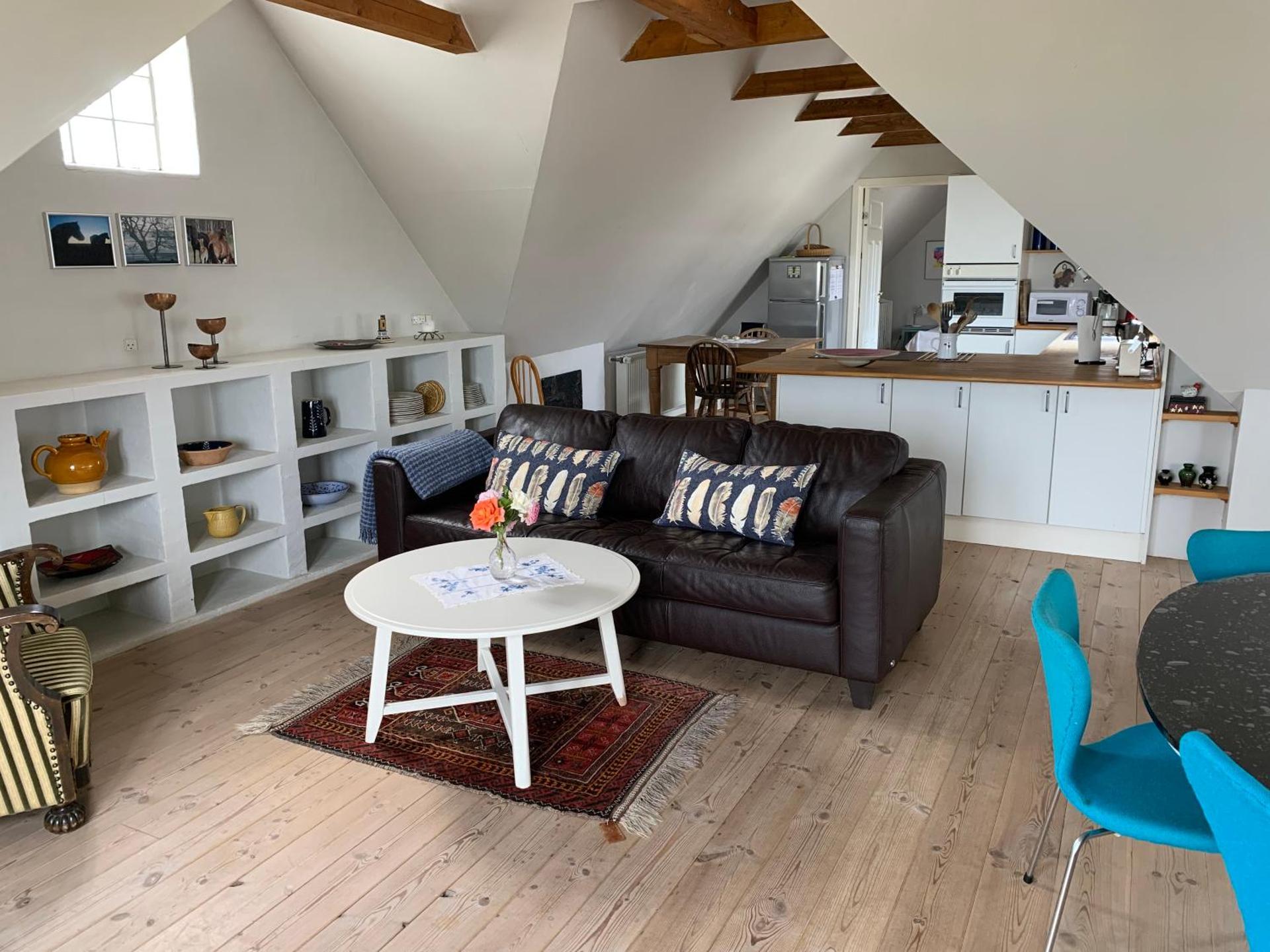 Stutteri Ahl near beach and town