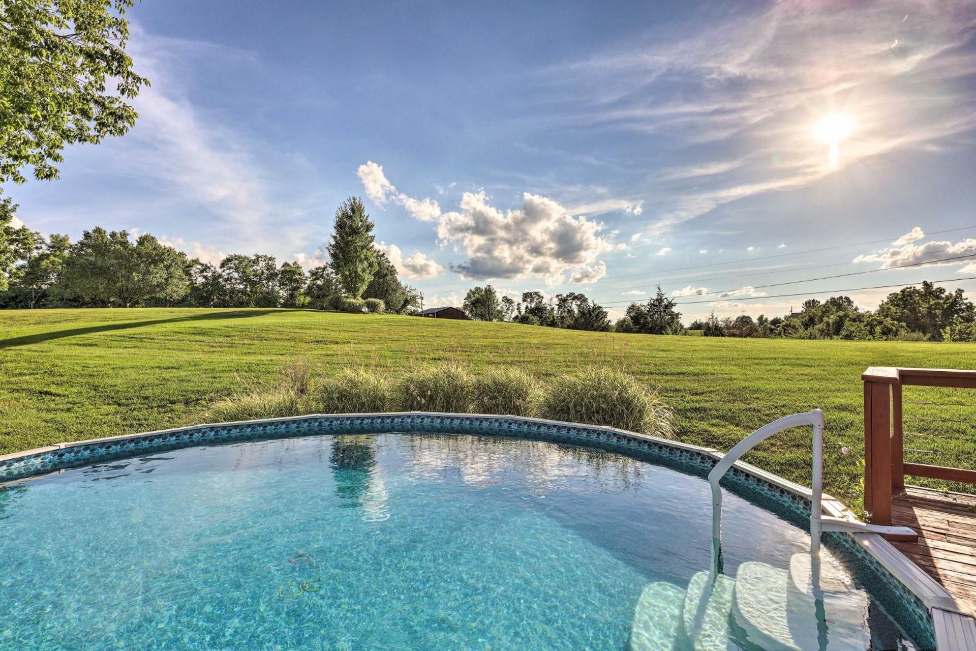 Williamstown Gem with Private Pool and Hot Tub!