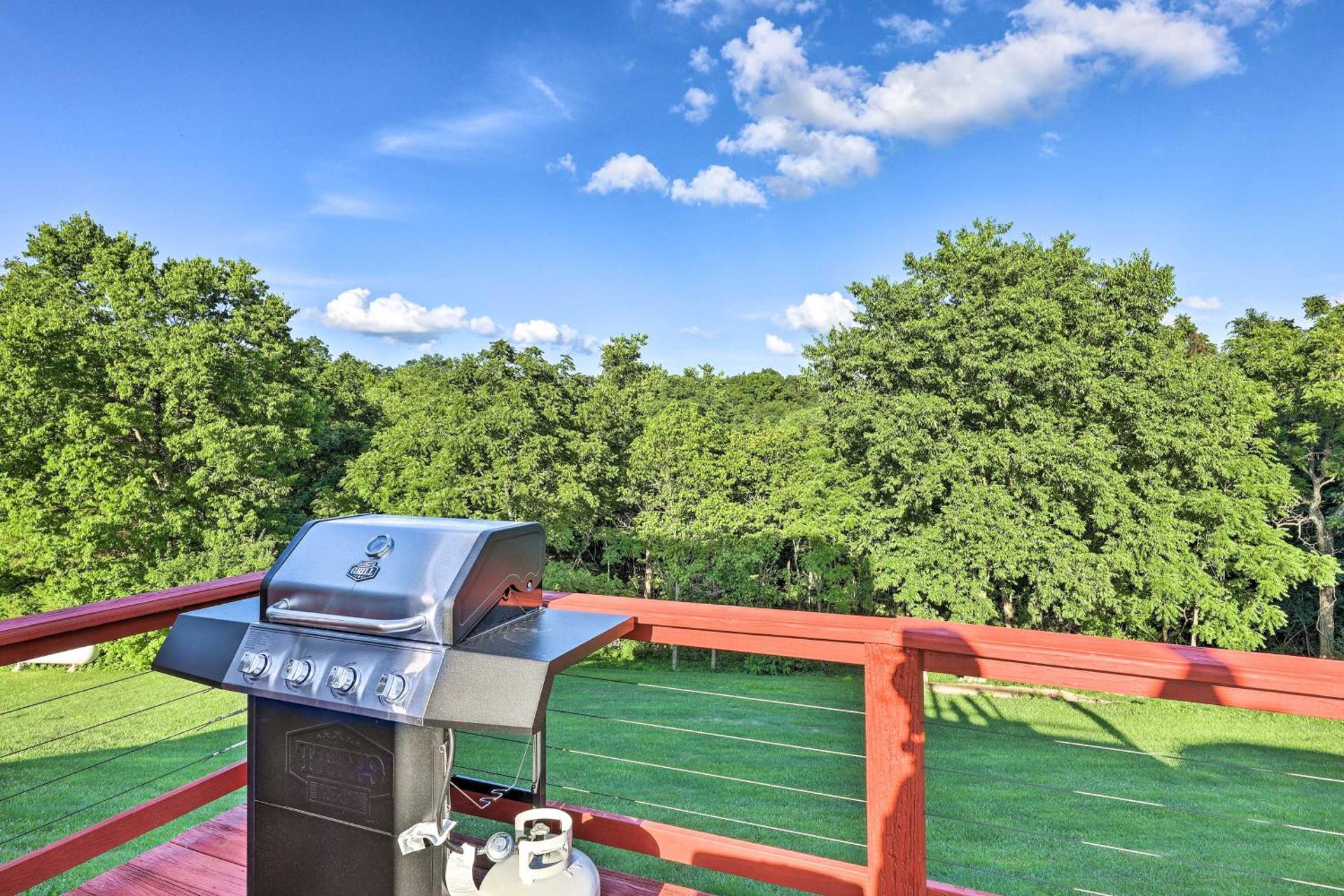 Williamstown Gem with Private Pool and Hot Tub!