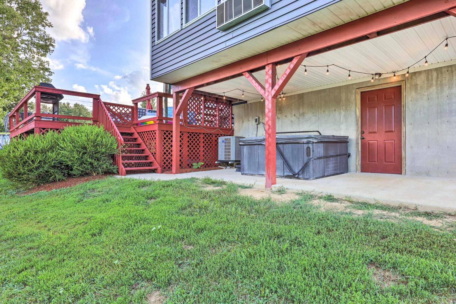 Williamstown Gem with Private Pool and Hot Tub!