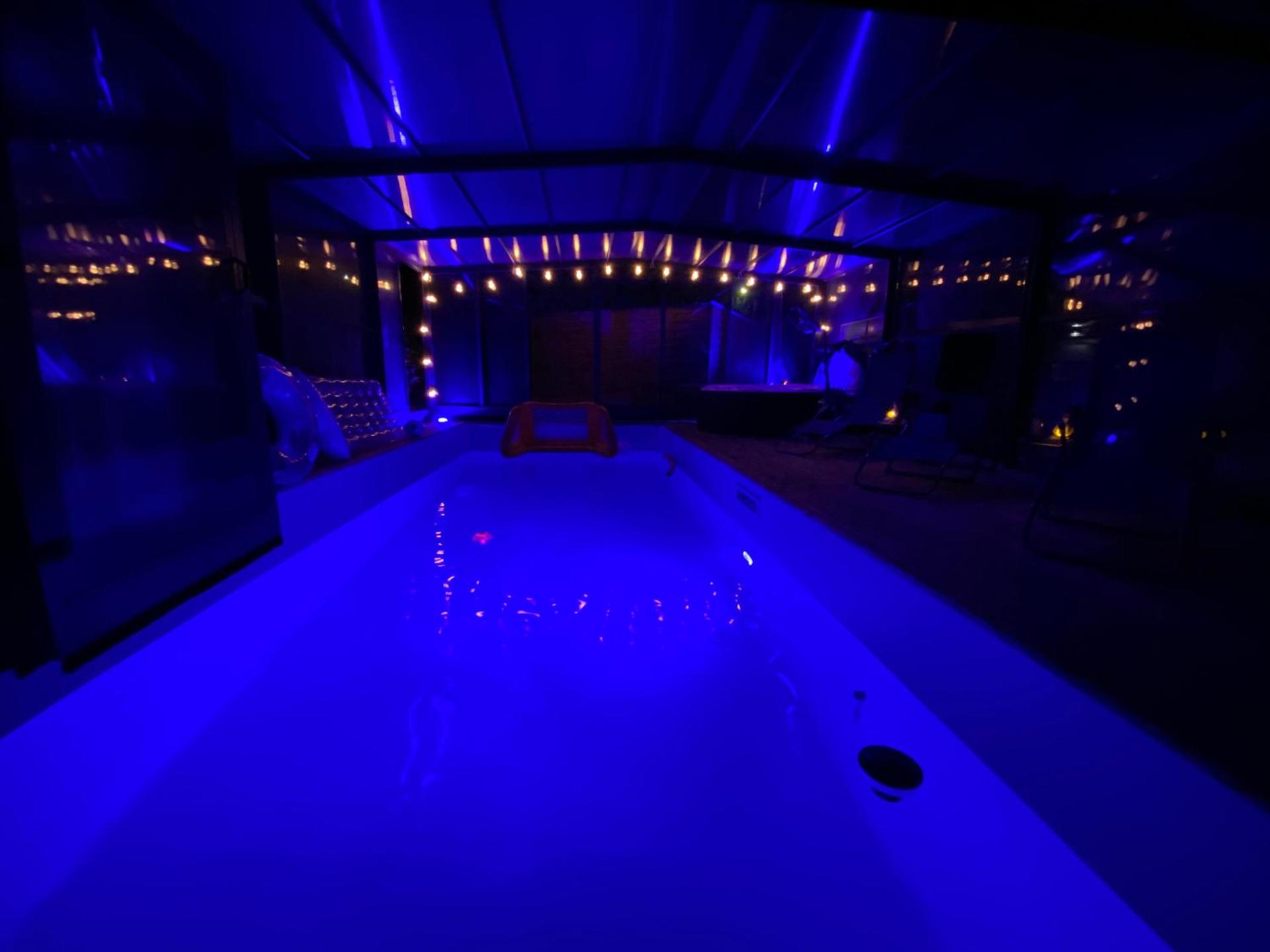 Gîte du Silo Loft atypique ,Tournesol , spa&piscine couverte