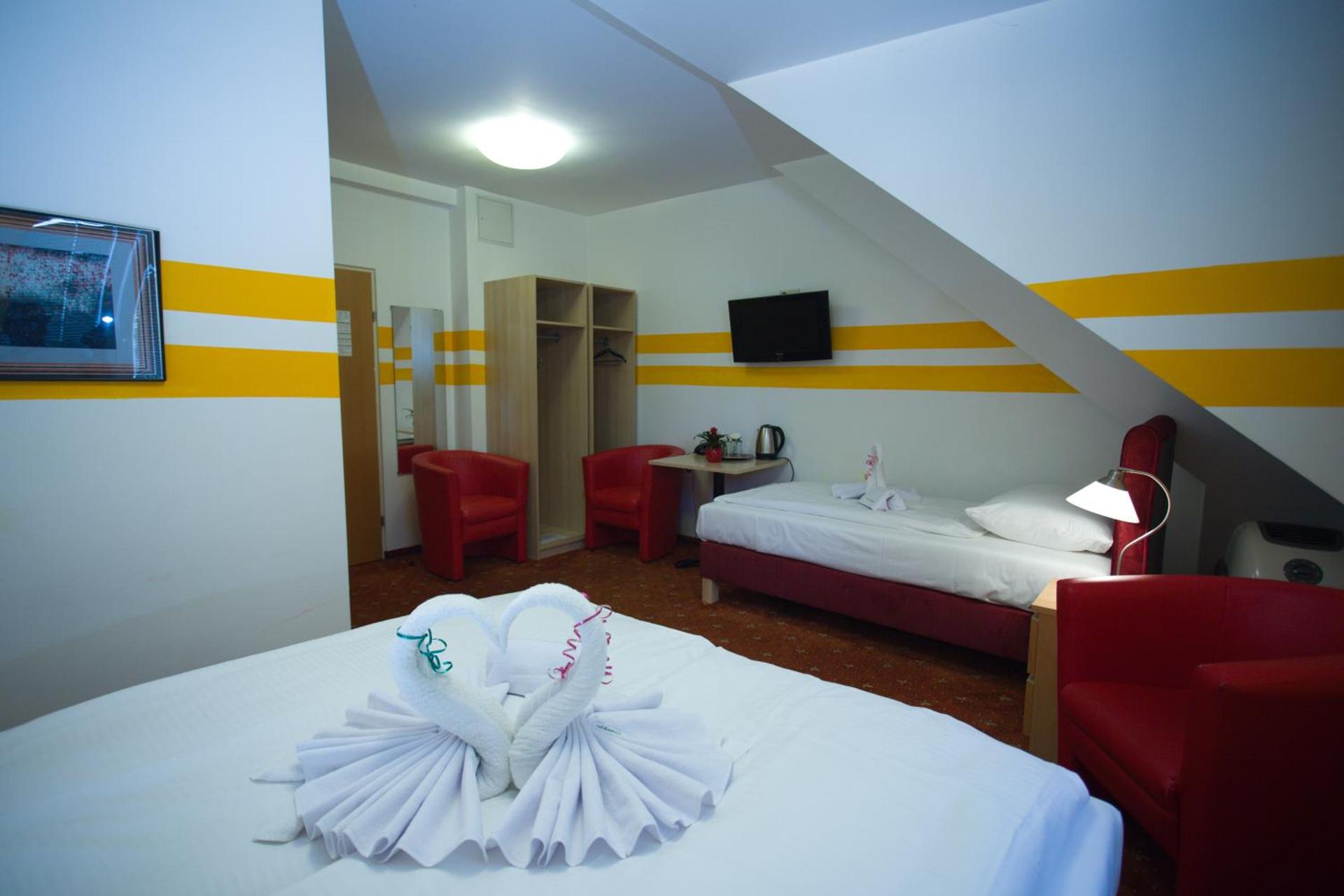 Triple Room with Private Bathroom