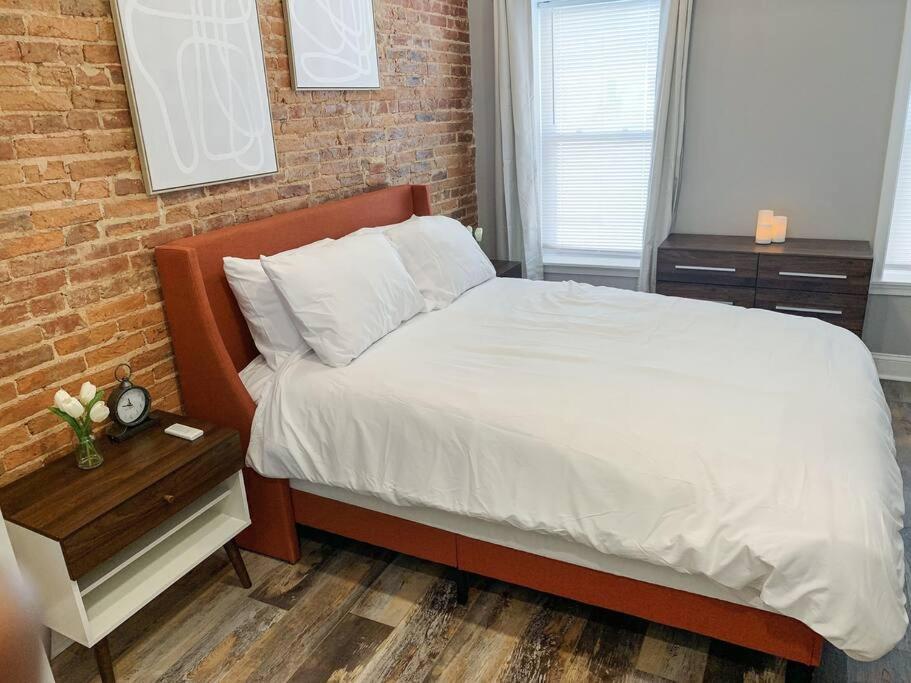 Cozy Modern Apt in the Heart of Fells Point!
