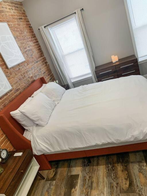 Cozy Modern Apt in the Heart of Fells Point!