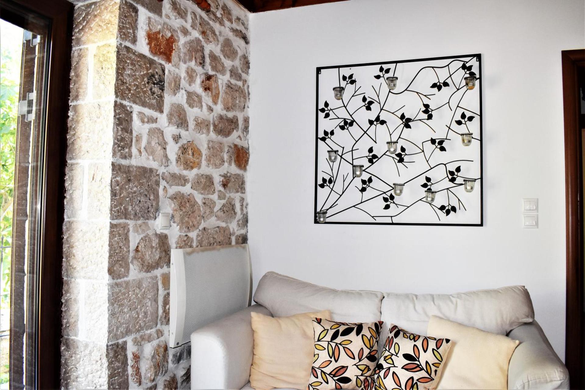 Stonehouse dome Lagadia