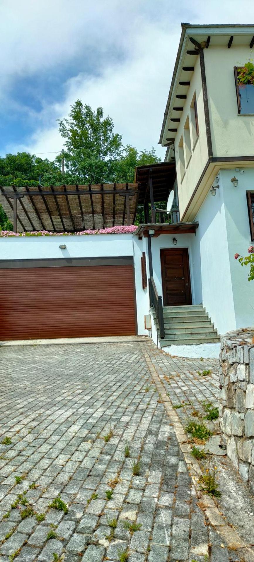 Athina's Villa Uphill