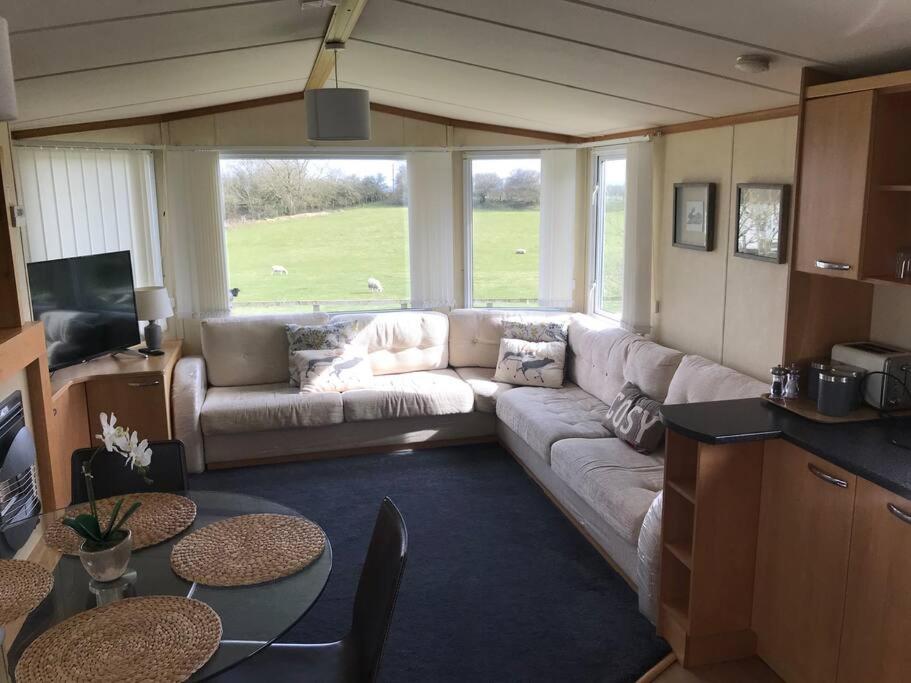 Plum Tree Lodge Set in 2 acres of Private Land