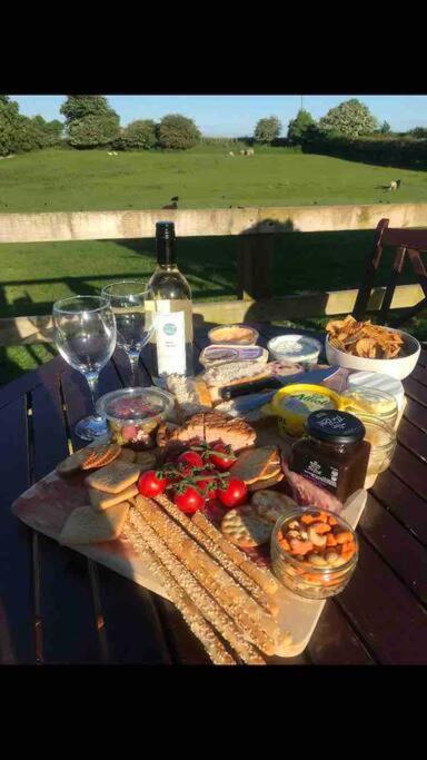 Plum Tree Lodge Set in 2 acres of Private Land