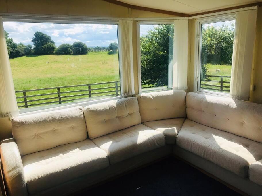 Plum Tree Lodge Set in 2 acres of Private Land