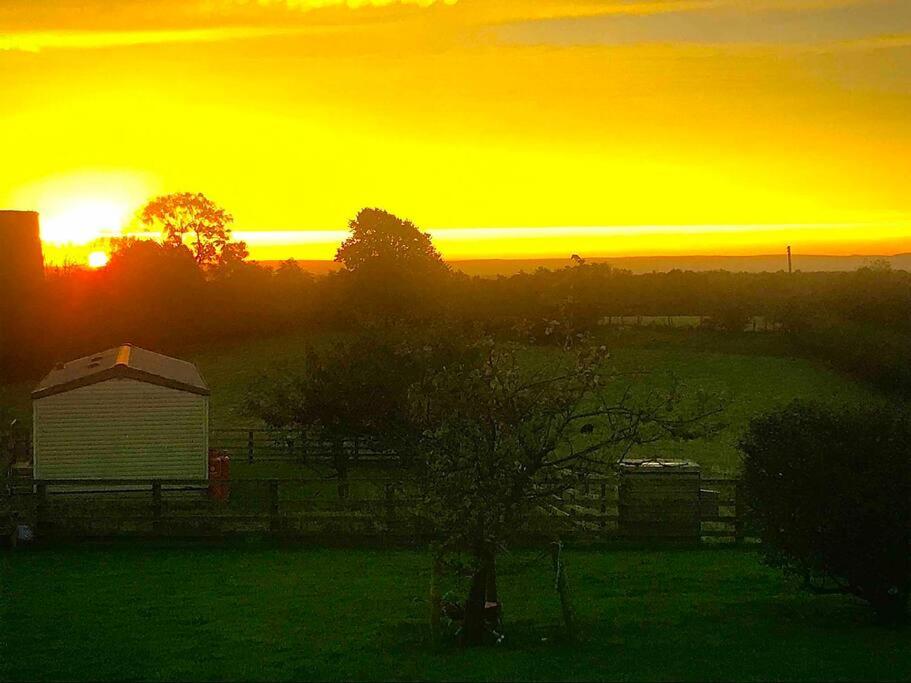 Plum Tree Lodge Set in 2 acres of Private Land