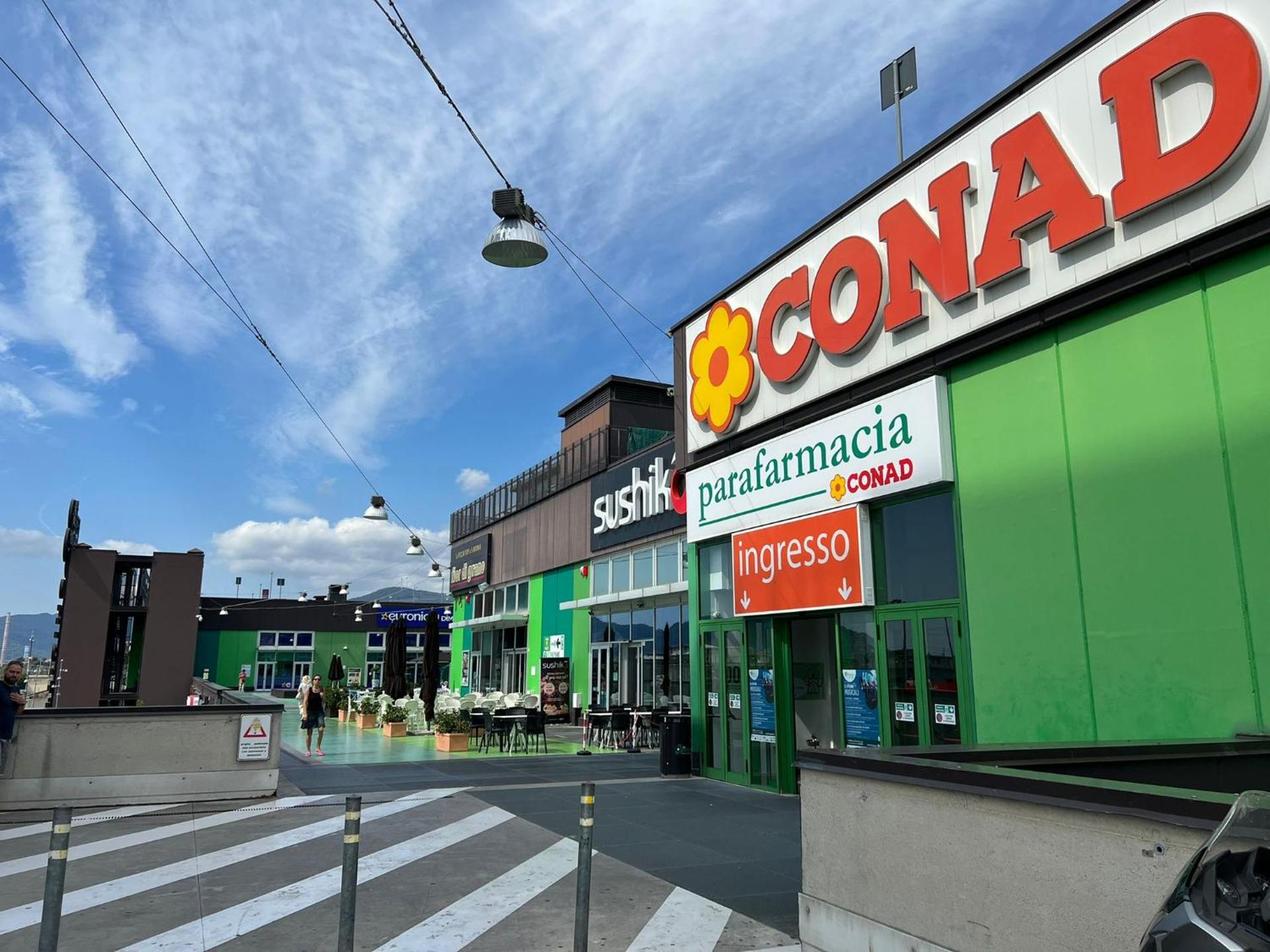 Supermarket/grocery shop