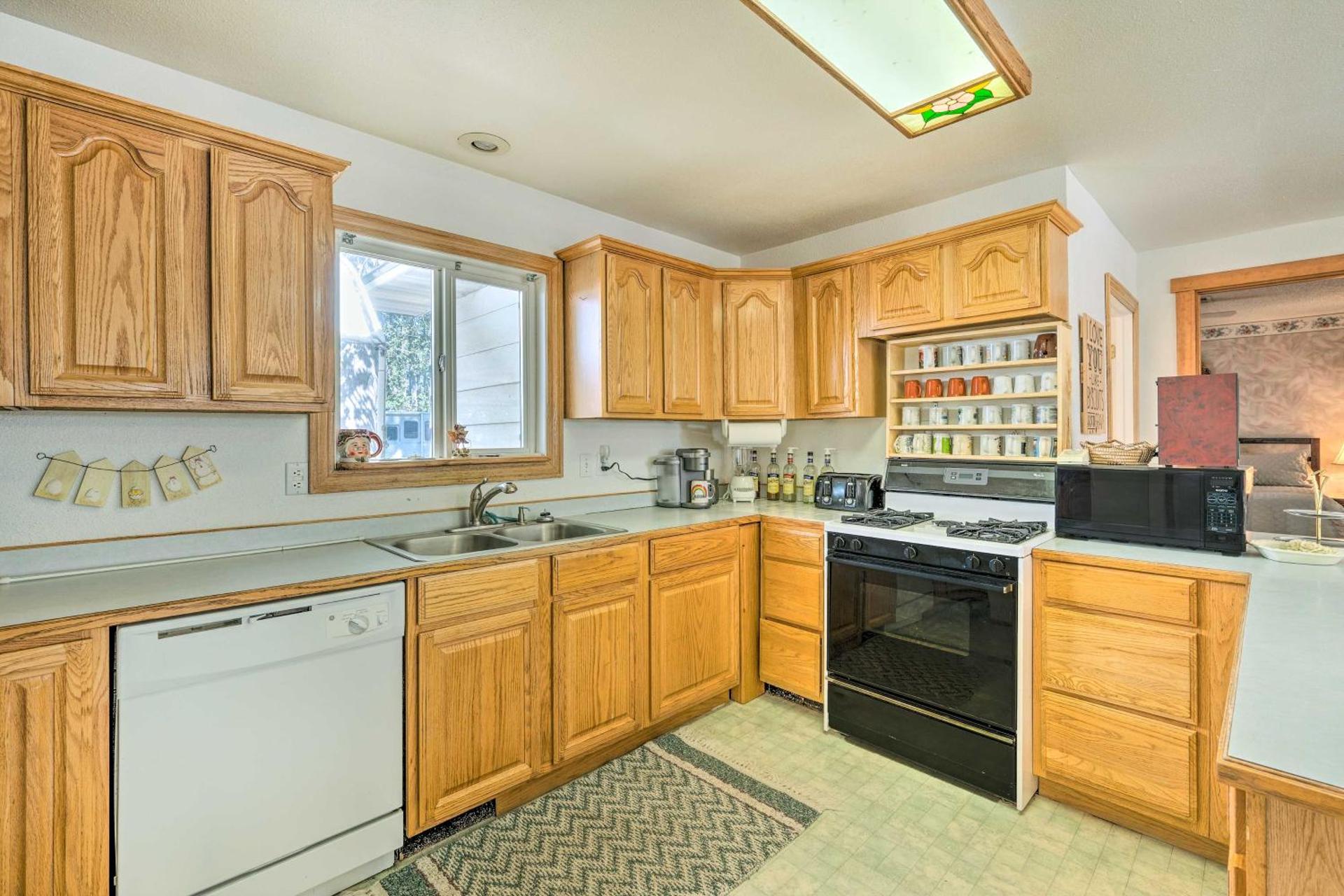 Caldwell Country Home on Quiet Acreage