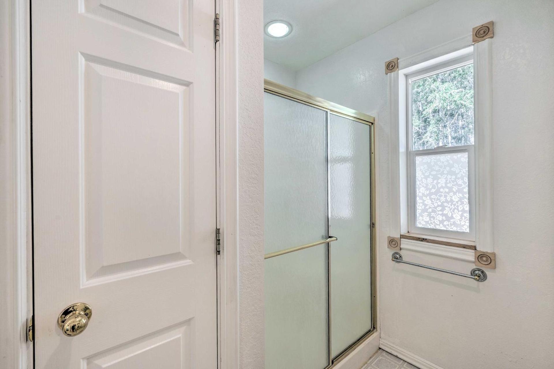 Caldwell Country Home on Quiet Acreage