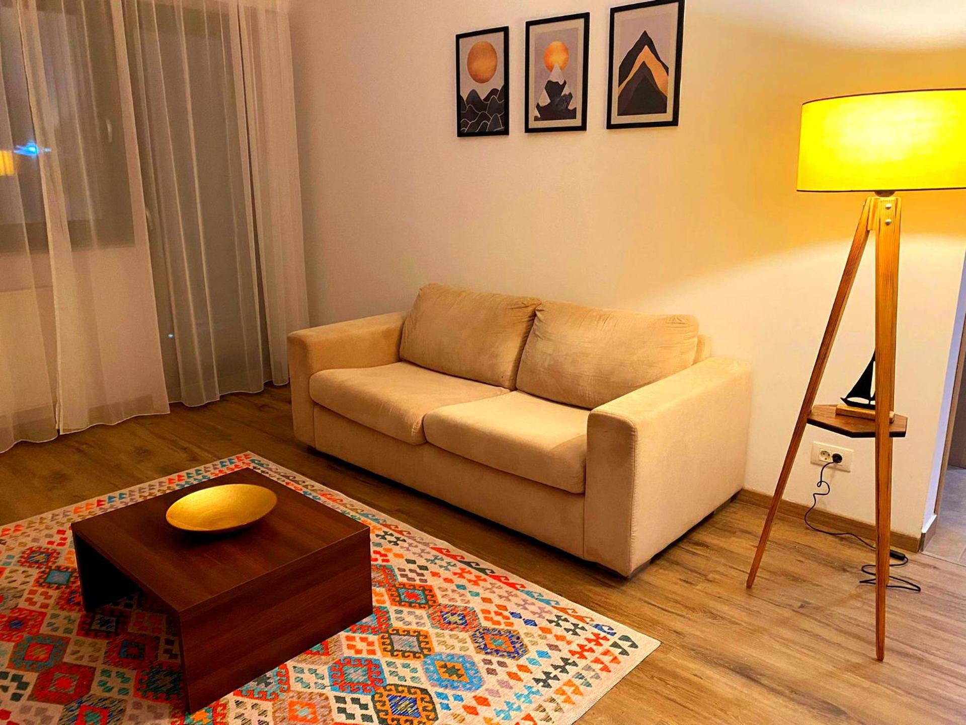 Bellagio - Cozy Apartment with Free Parking & Gym