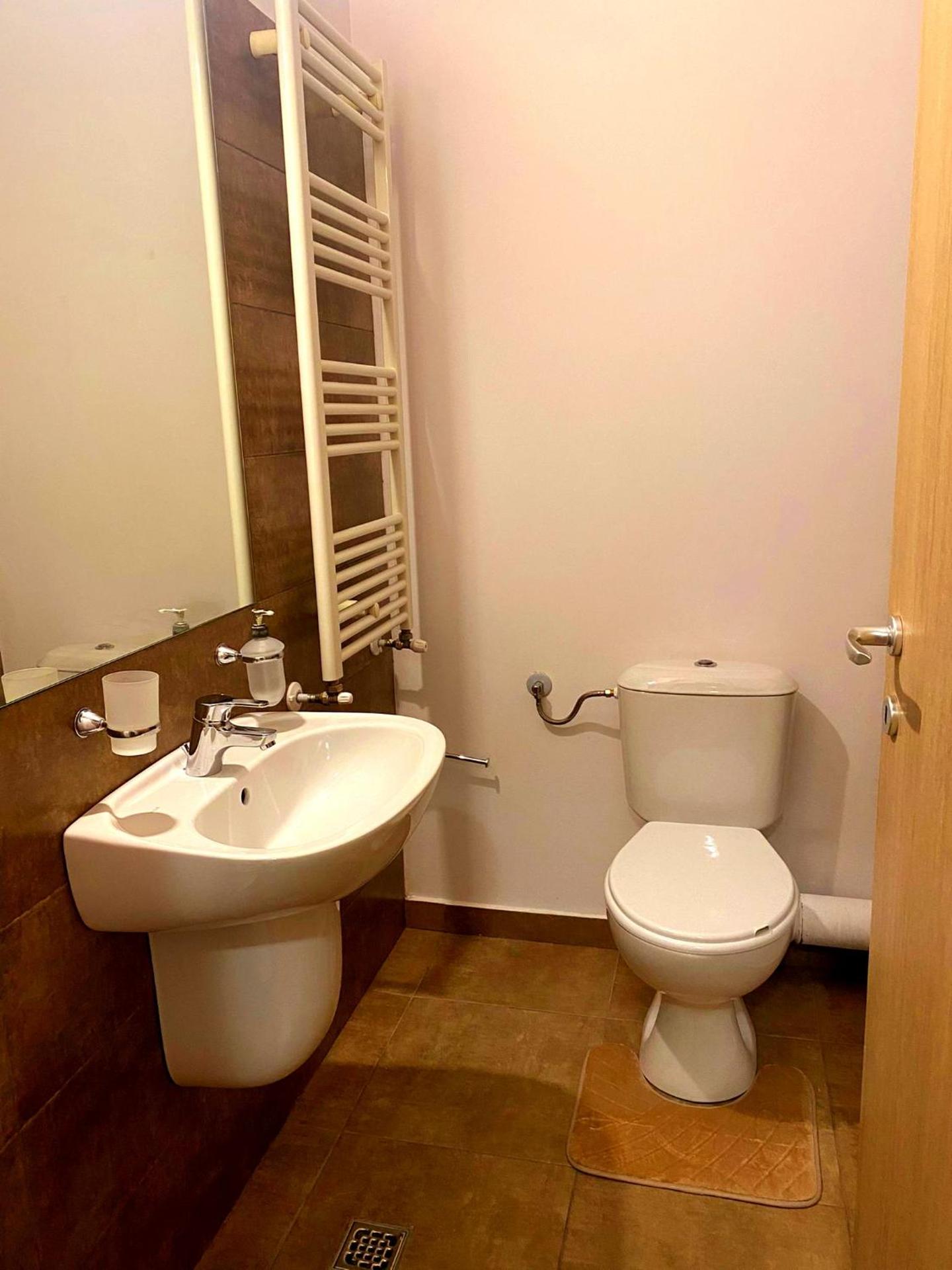 Bellagio - Cozy Apartment with Free Parking & Gym