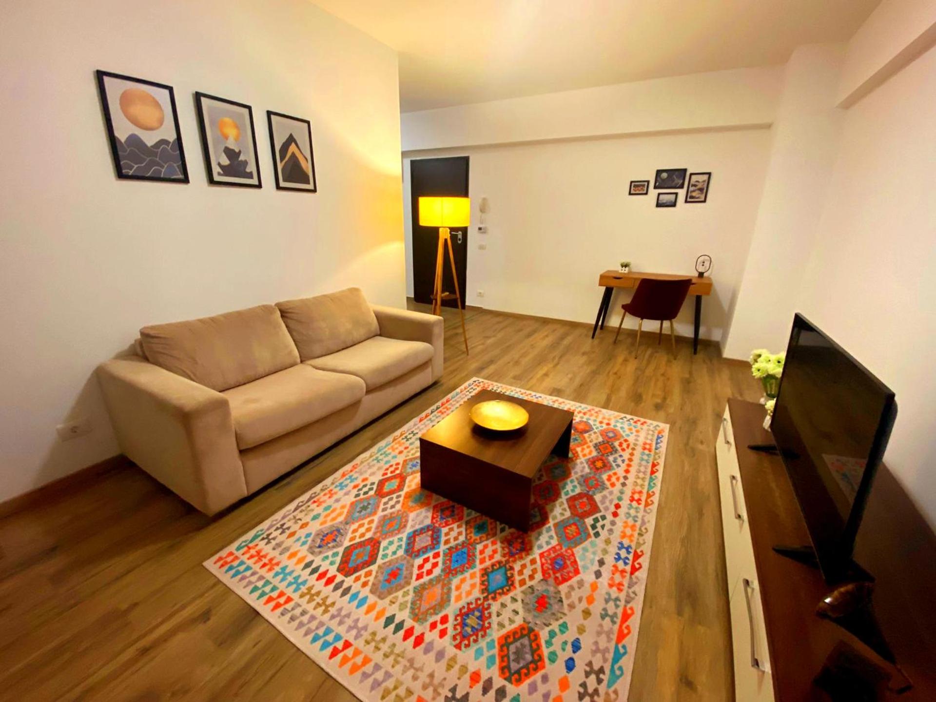 Bellagio - Cozy Apartment with Free Parking & Gym