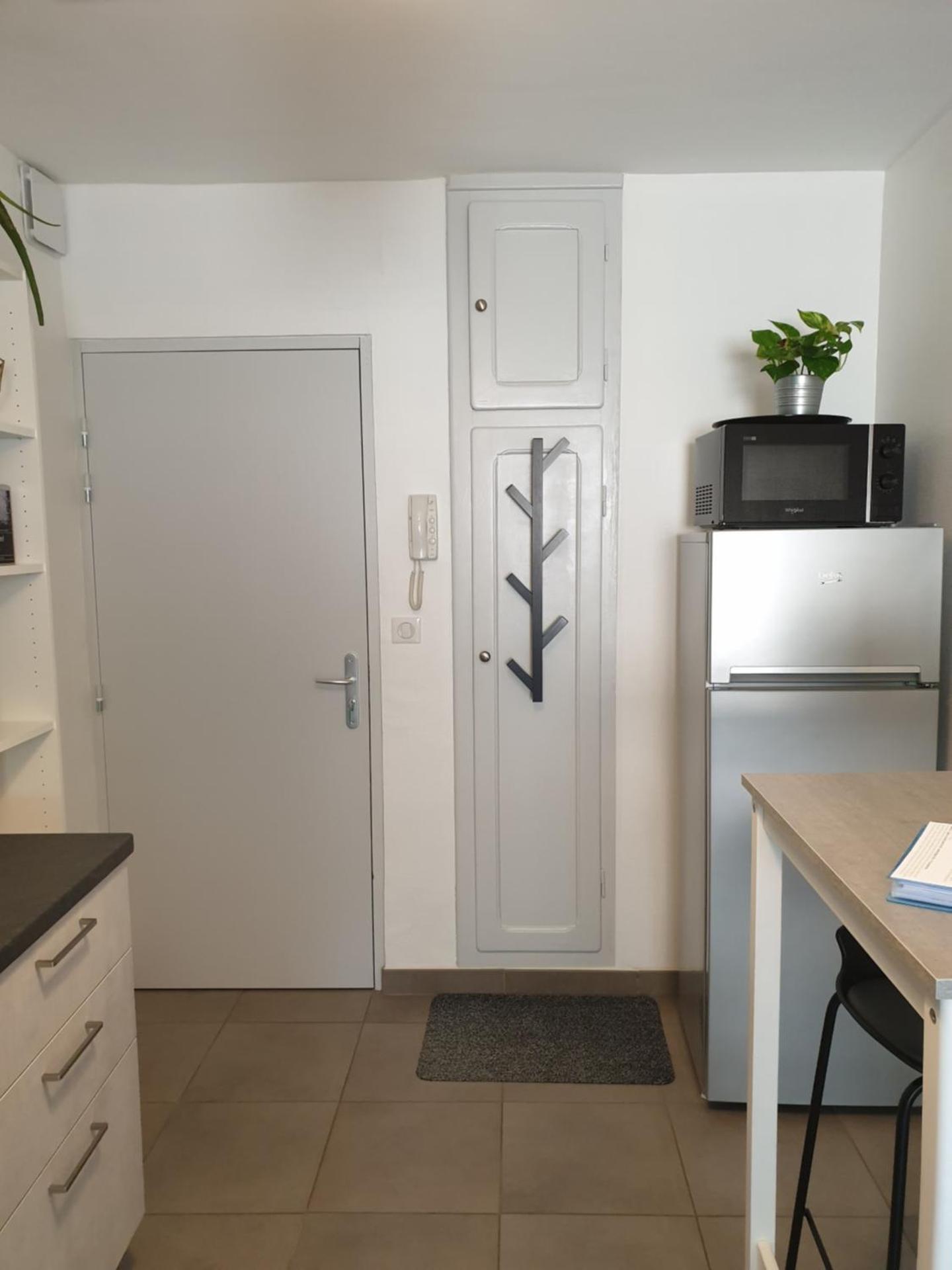 Kitchen or kitchenette