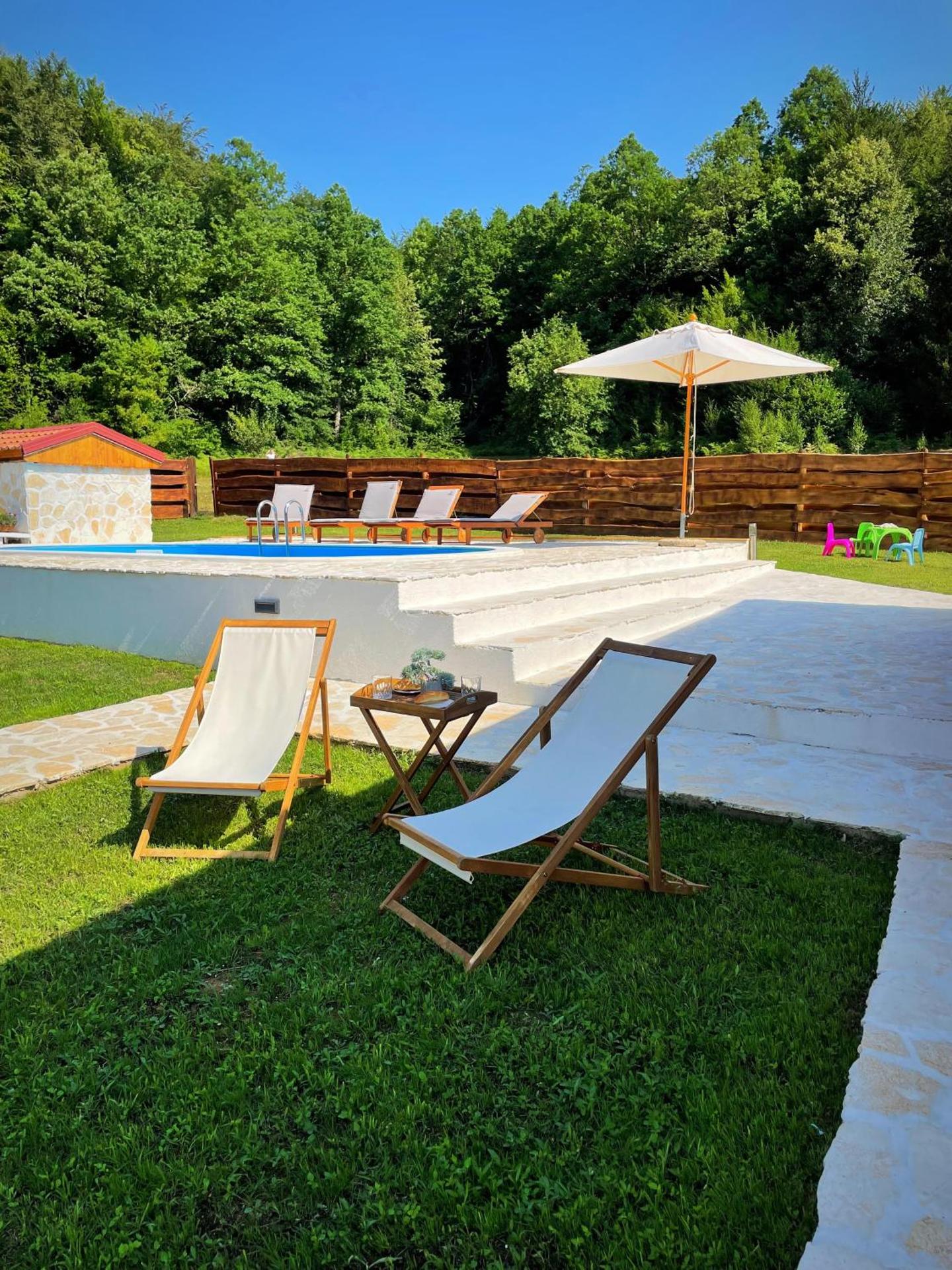 Nina Holiday Home with a heated pool