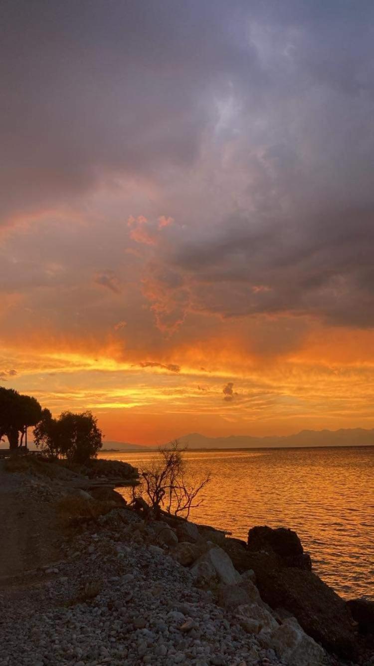 Σπίτι με σοφίτα μπροστά στη θάλασσα