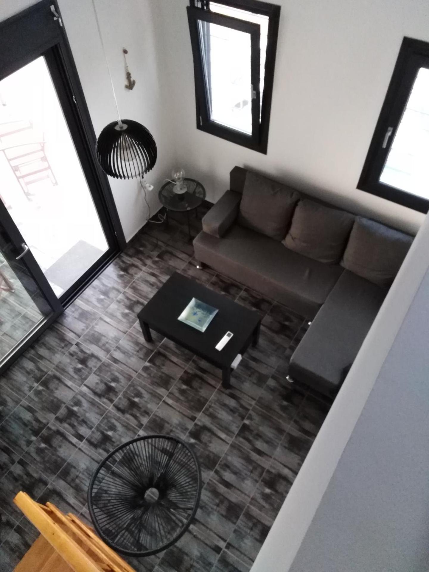 Σπίτι με σοφίτα μπροστά στη θάλασσα