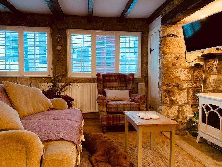 Cosy 400yr old Cottage, Flowergate, Whitby, Sleeps 6