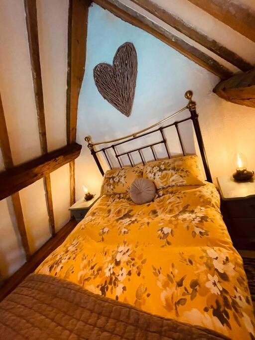 Cosy 400yr old Cottage, Flowergate, Whitby, Sleeps 6