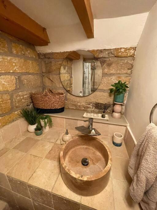 Cosy 400yr old Cottage, Flowergate, Whitby, Sleeps 6