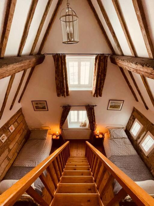 Cosy 400yr old Cottage, Flowergate, Whitby, Sleeps 6