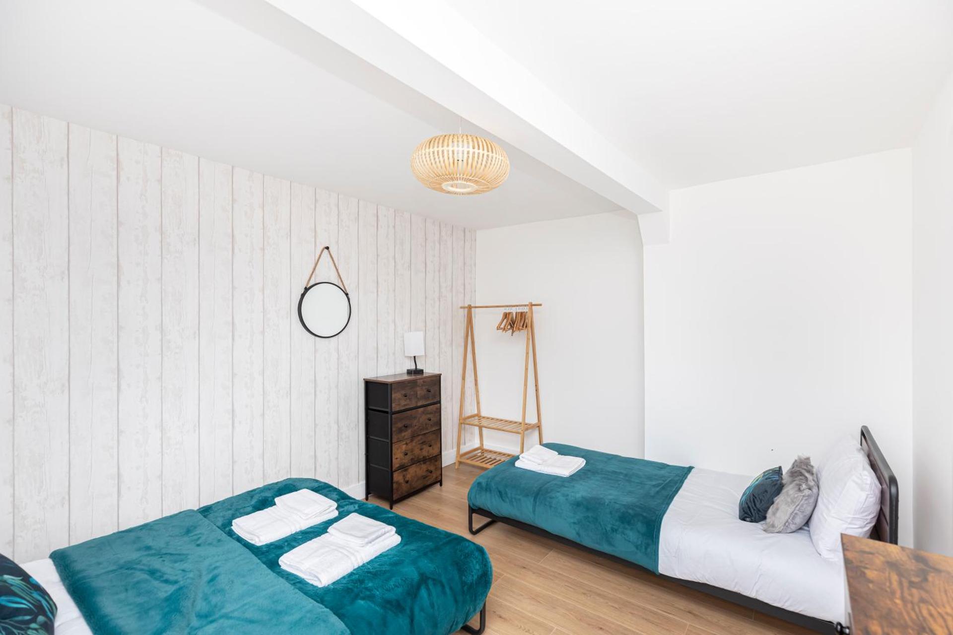 Sleep 10- The Lovely Lymington Lock off.