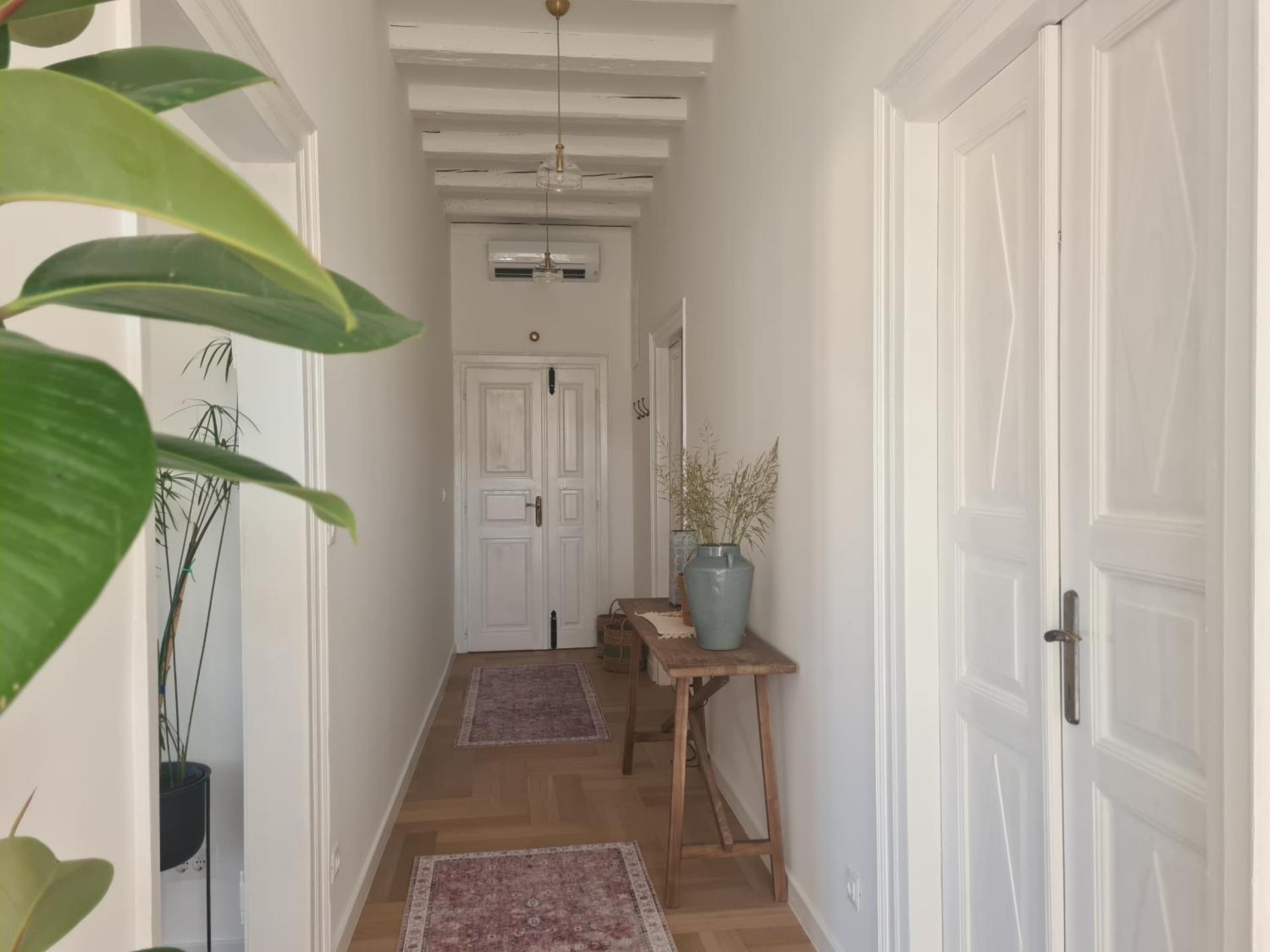 Apartment Tomazina (seaview,central, heritage)