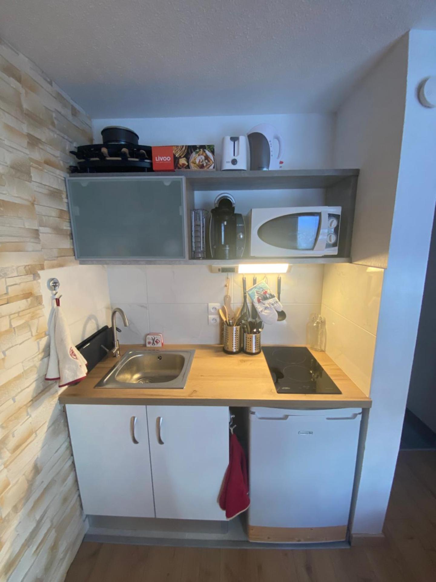 Kitchen or kitchenette