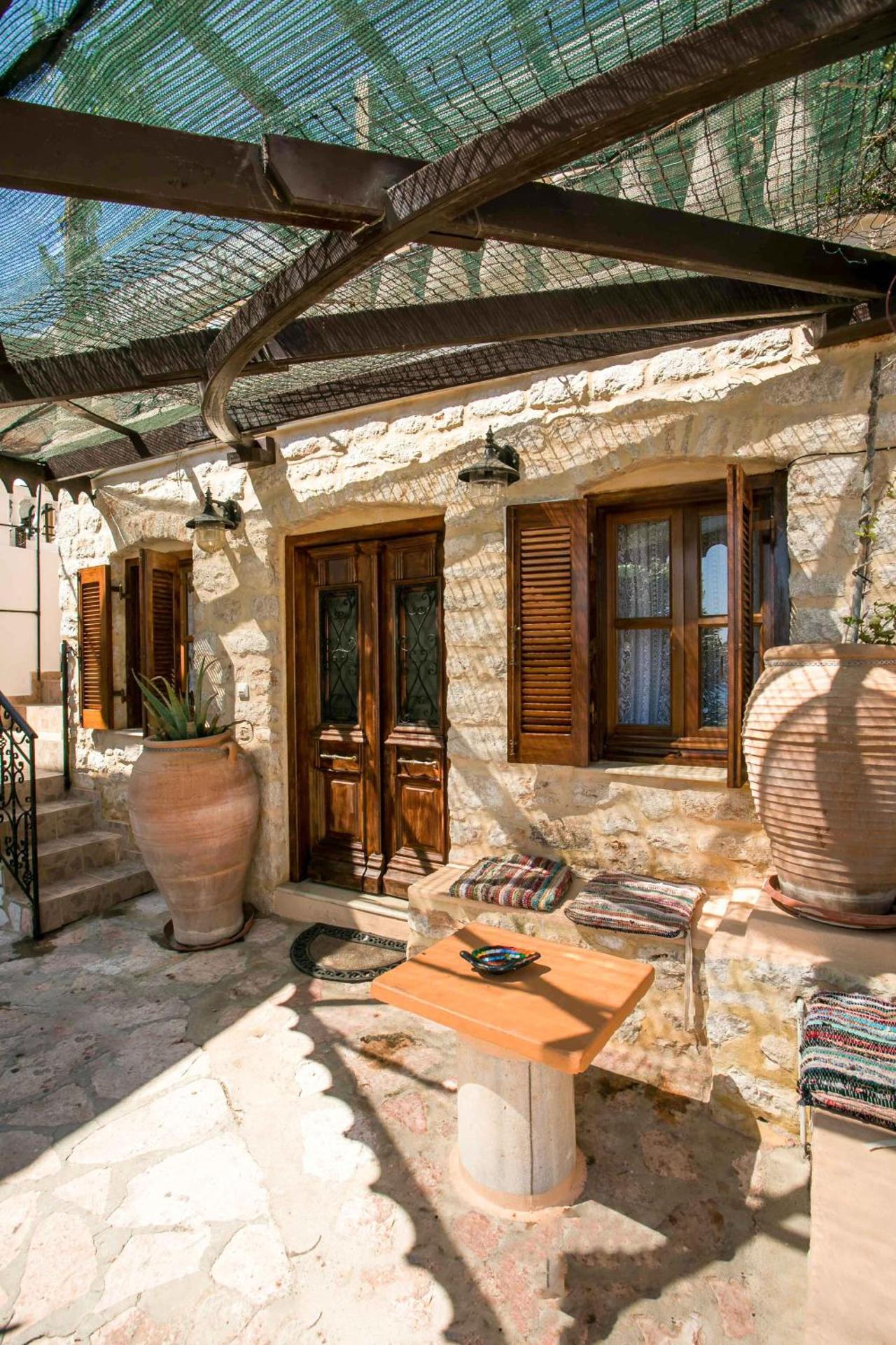 Anna's House Traditional