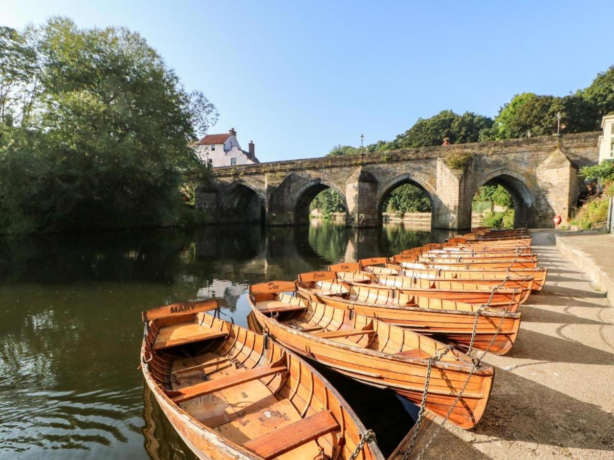 Plum Tree Lodge Set in 2 acres of Private Land