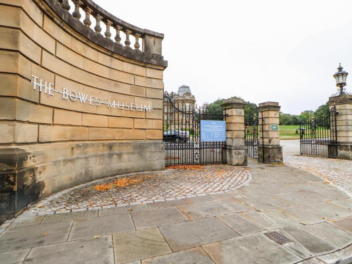 Plum Tree Lodge Set in 2 acres of Private Land